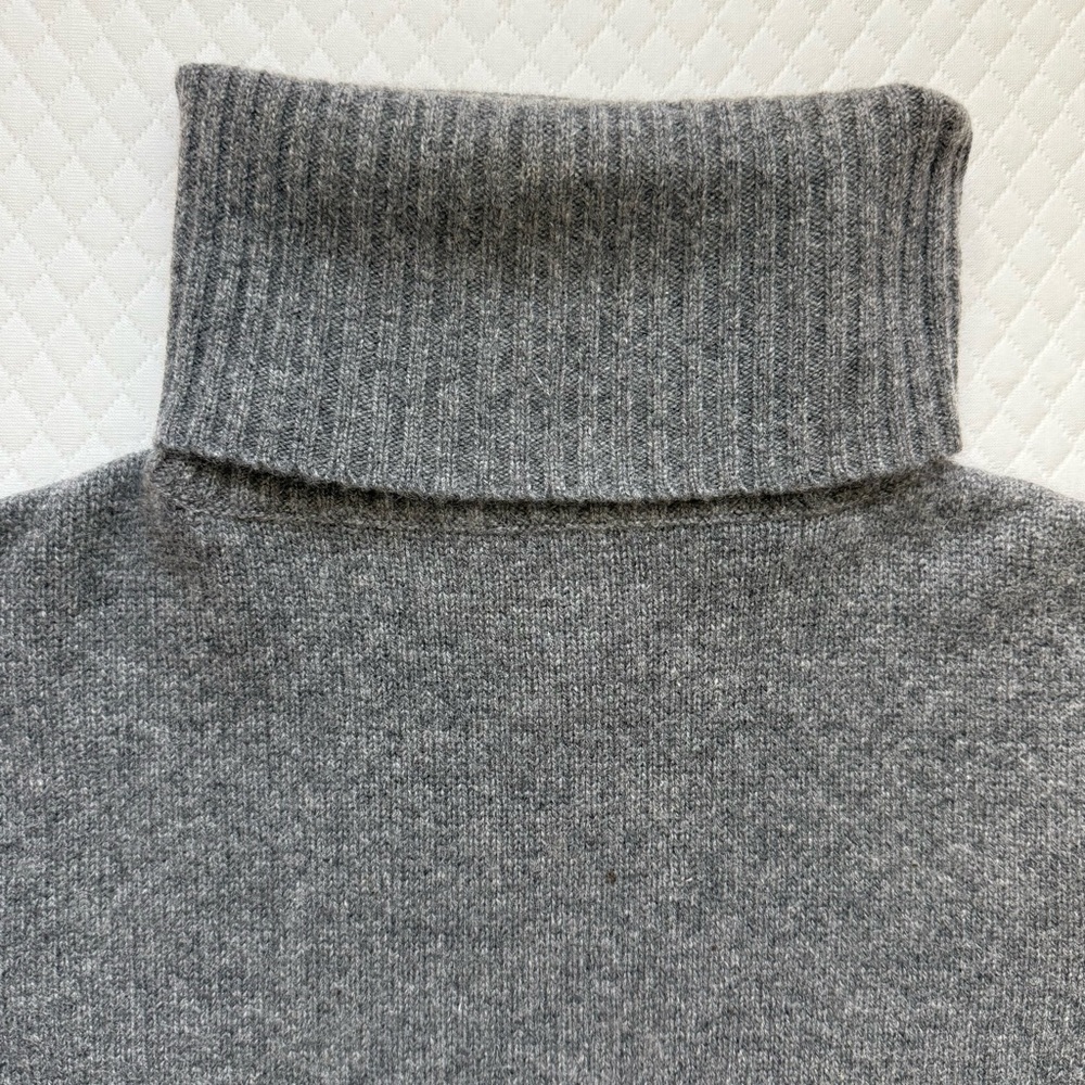 Lily McNeal 100% Cashmere Gray Turtleneck Tunic Sweater Size XS - Picture 3 of 6